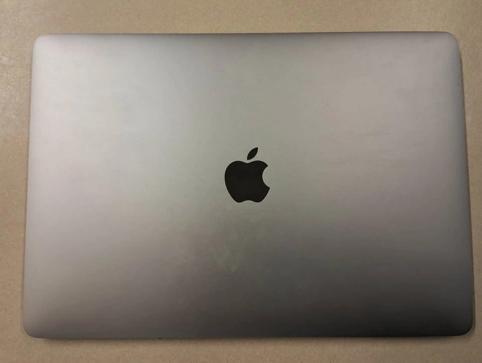 Macbook Pro 13.3" (2017) i7, 16GB RAM, 1TB SSD, Touchbar - photo 2