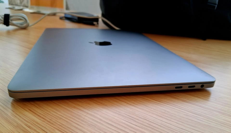 Macbook Pro 13.3" (2017) i7, 16GB RAM, 1TB SSD, Touchbar - photo 3