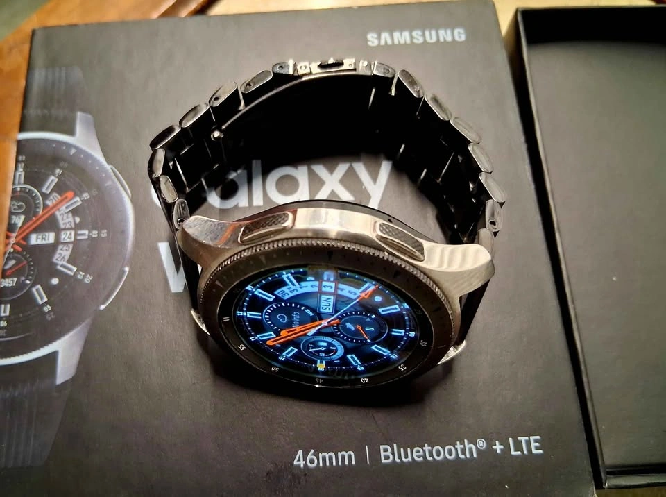 Samsung Galaxy Watch 1st Gen. Excellent Condition!!! - photo 2