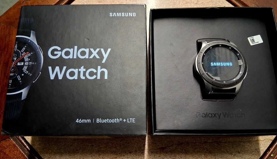 Samsung Galaxy Watch 1st Gen. Excellent Condition!!! - photo 4