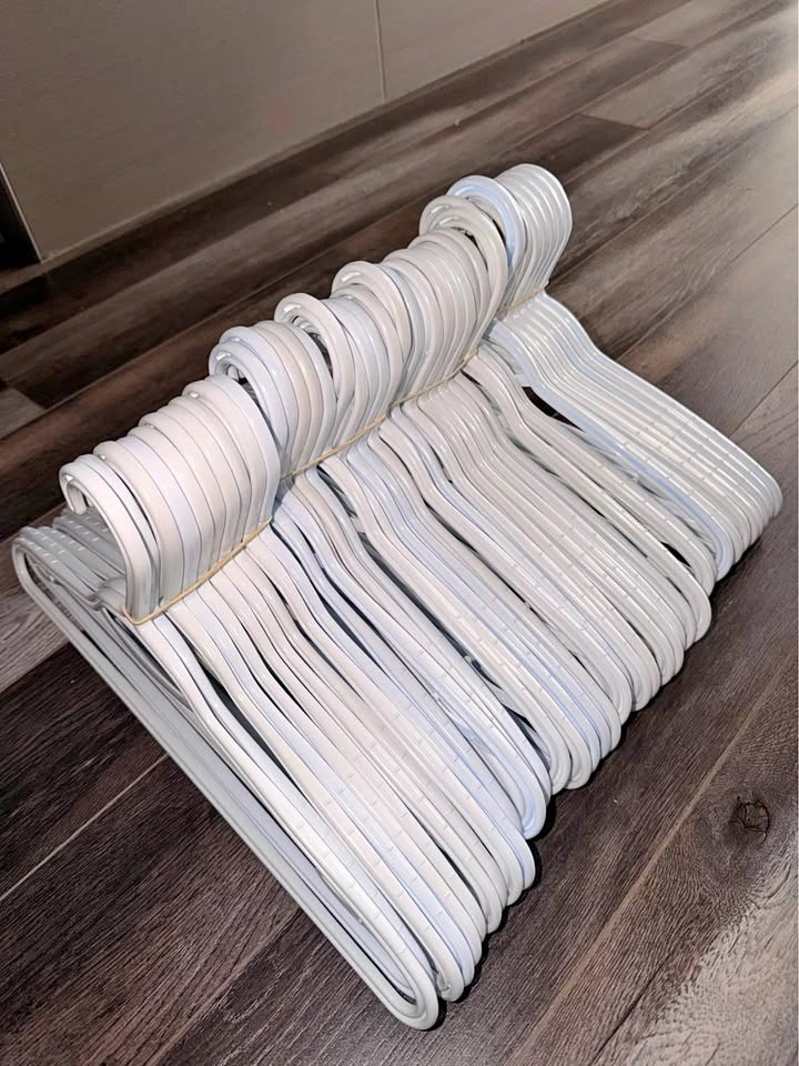 40 White Non-Slip Hangers – Space Saving Closet Set
