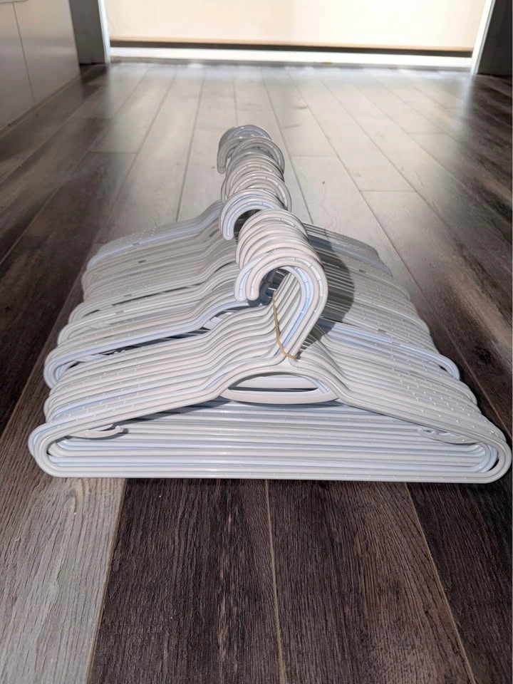 40 White Non-Slip Hangers – Space Saving Closet Set - photo 3