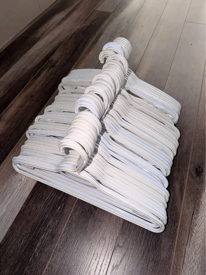 40 White Non-Slip Hangers – Space Saving Closet Set - photo 4