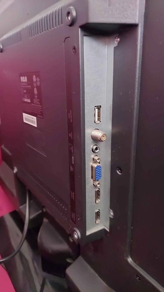 32" RCA TV - photo 3