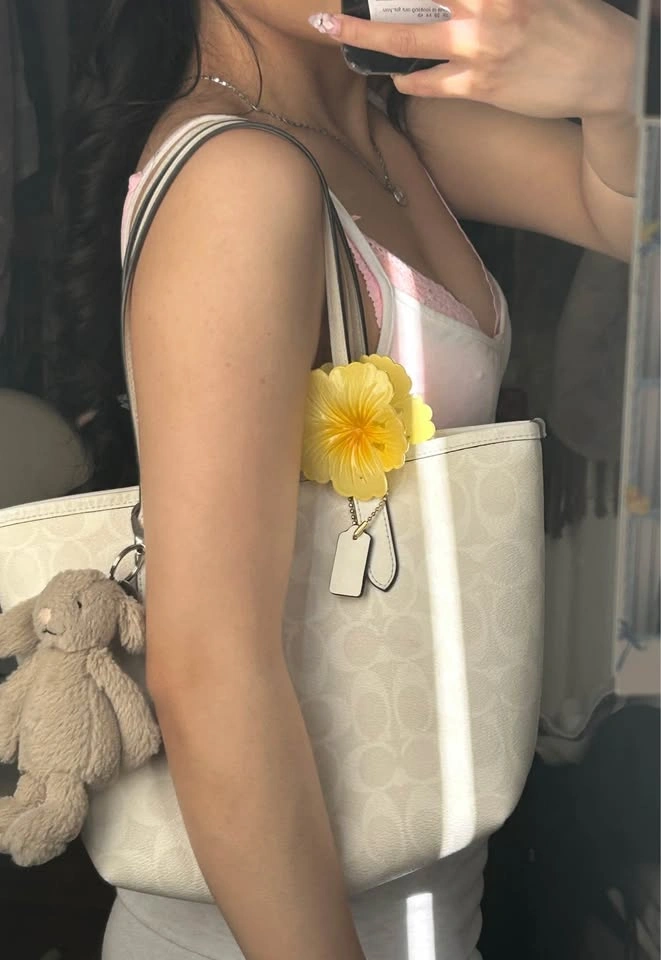 Coach Small City Tote Bag Gold - photo 4