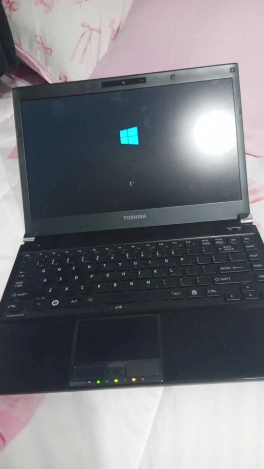 Toshiba Portégé R830 Windows 10 Laptop - photo 3