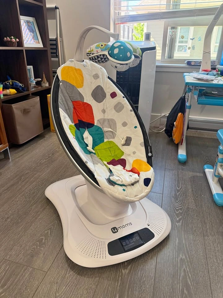 4moms mamaRoo Baby Swing – Excellent Condition