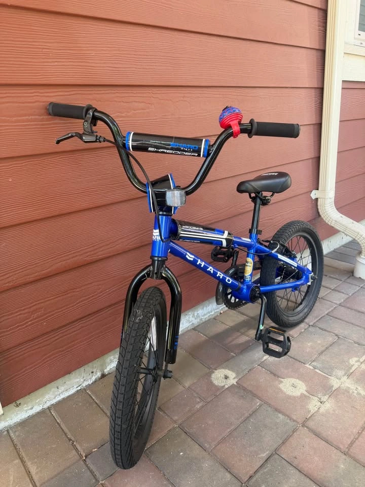 Haro Shredder 16” Kids Bike + Helmet - photo 2