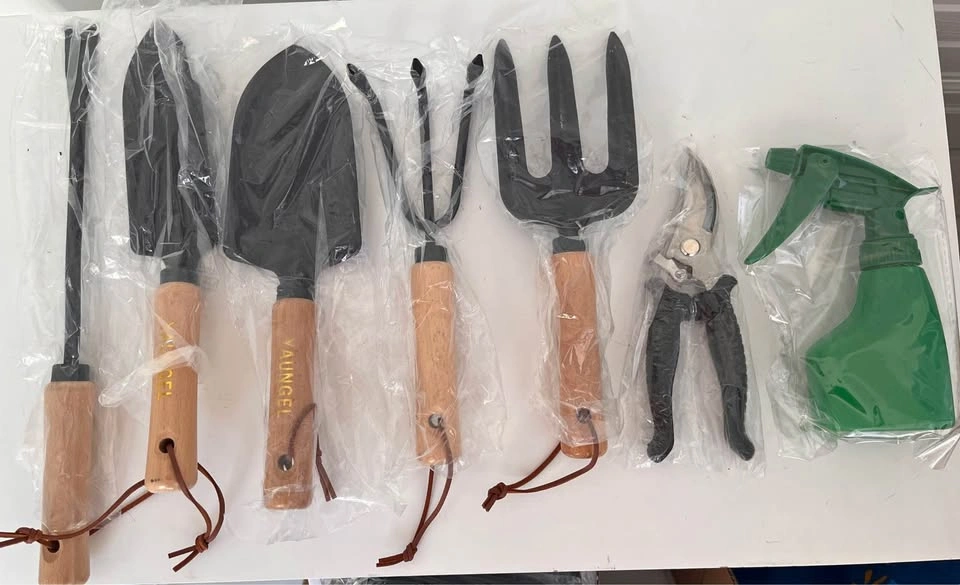 Brand New 10-Piece Garden Tool Set & Storage Bag