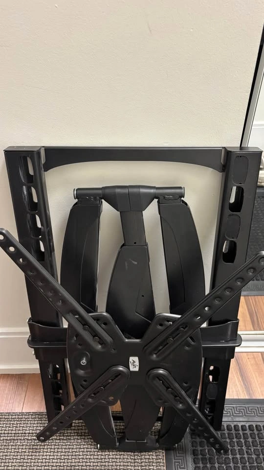 32"-100" Tilt and Turn TV Wall Mount - photo 2