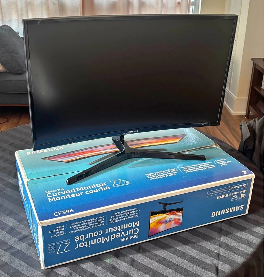 Samsung 27” Curved Monitor – Great Condition (With Original Box)
