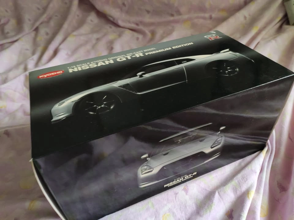 Kyosho Nissan GT-R Skyline Silver 1/18 Premium Edition - photo 2