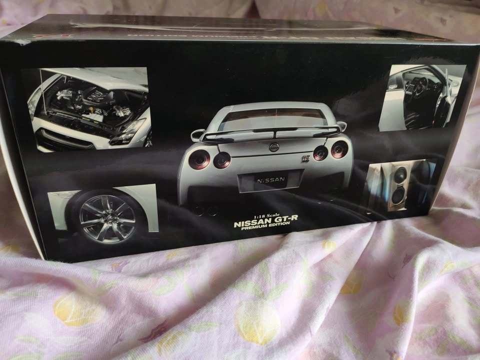 Kyosho Nissan GT-R Skyline Silver 1/18 Premium Edition - photo 3