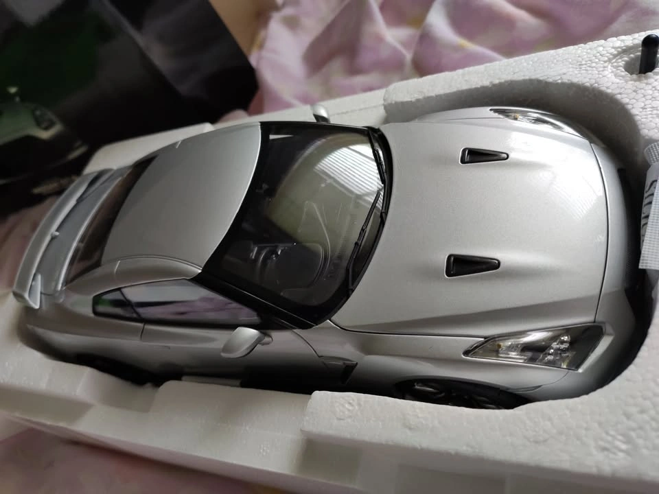 Kyosho Nissan GT-R Skyline Silver 1/18 Premium Edition - photo 4