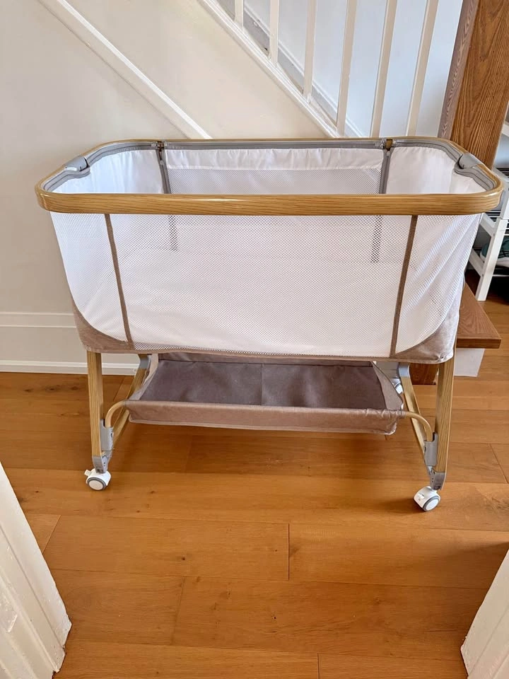 Baby Bassinet with adjustable height and bedside sleeper