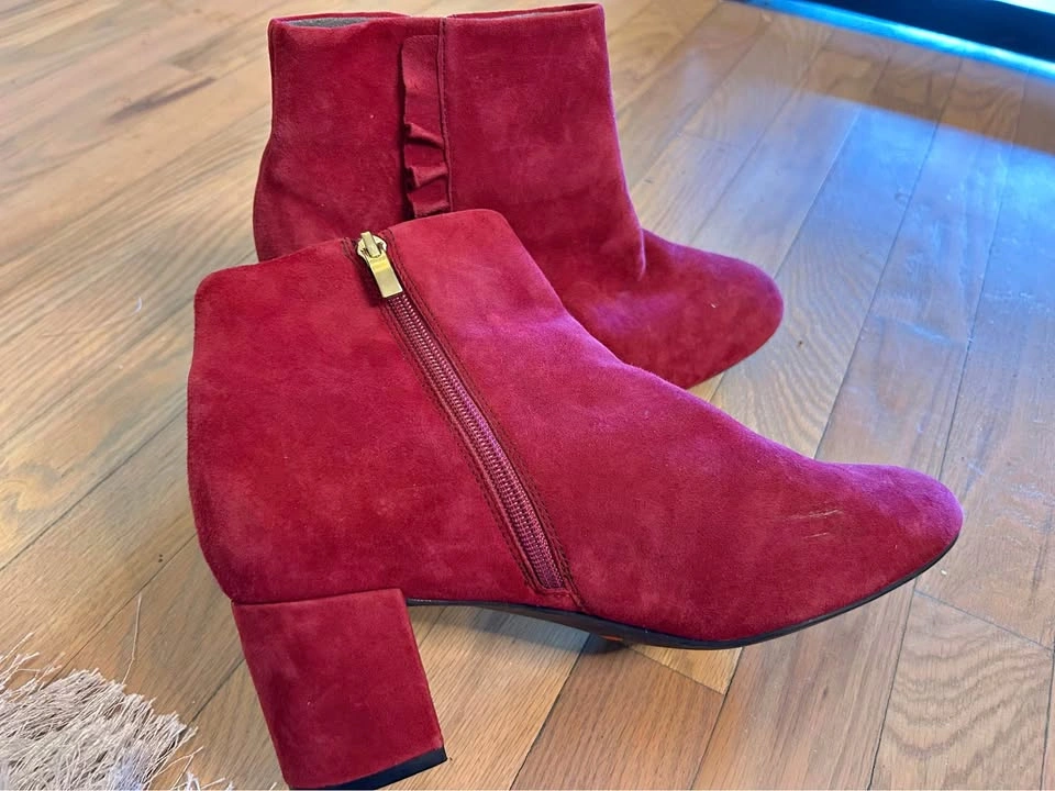 Rockport Suede Ruffle Ankle Boots size 9
