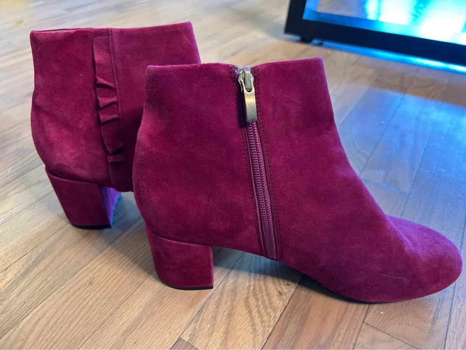 Rockport Suede Ruffle Ankle Boots size 9 - photo 2