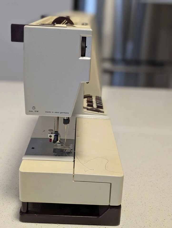 Pfaff Tipmatic 1035 EXTRA Sewing Machine (Vintage) WORKS - photo 4