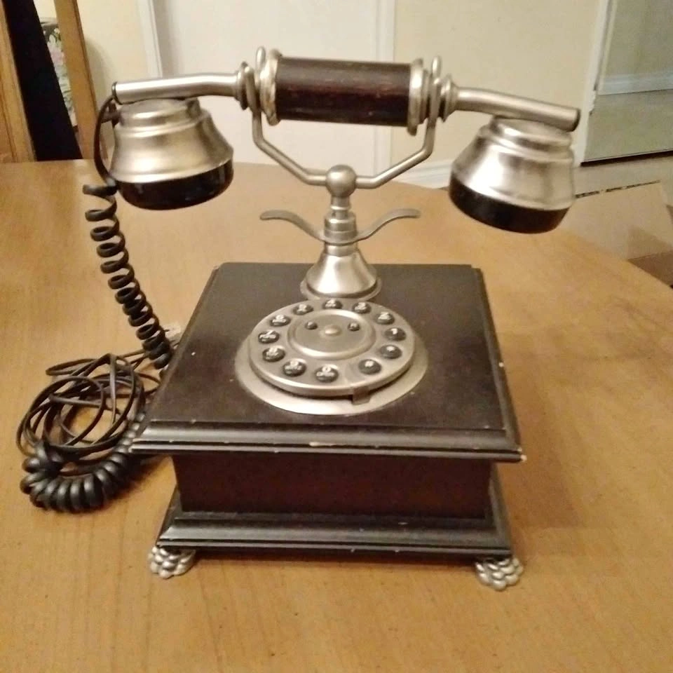 Vintage style telephone