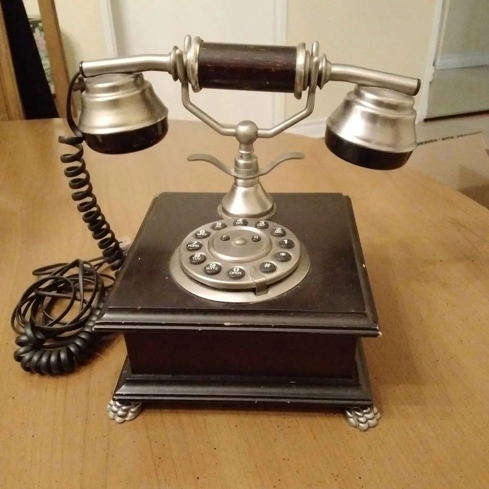 Vintage style telephone - photo 2
