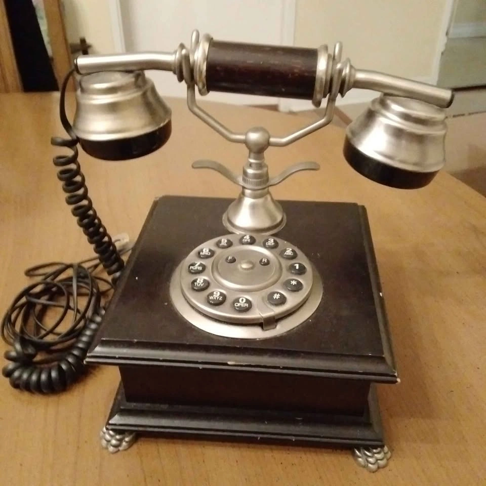 Vintage style telephone - photo 3