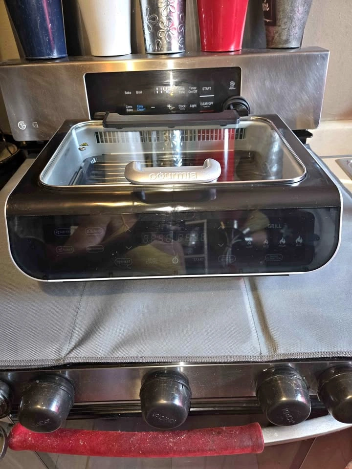 Gourmia Indoor Grill Air Fryer Combo