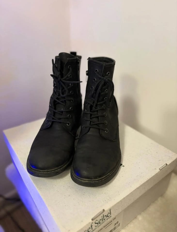 Josef Seibel Black Leather Lace-Up Boots - Size 39 - photo 2