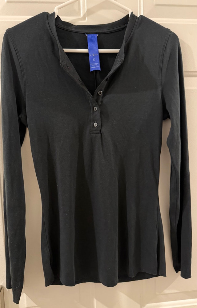 Kit and Ace Black Long Sleeve Henley Shirt - Size Small