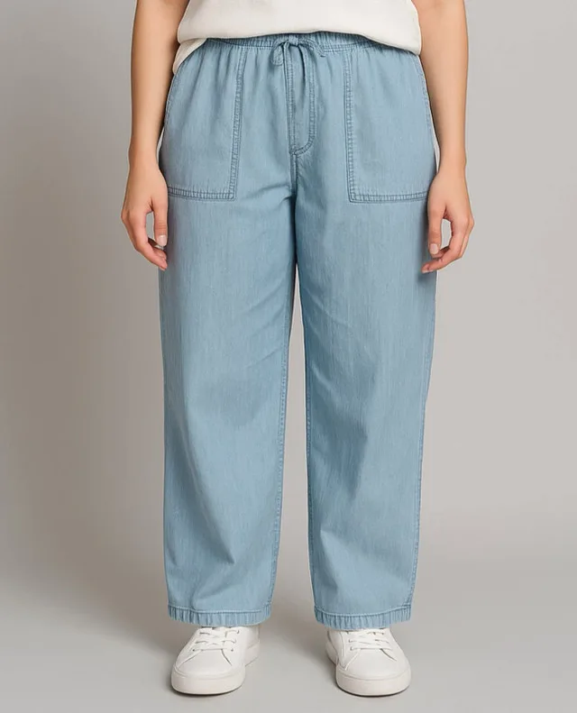 Women’s Eddie Bauer Denim Pantsبنطلون جينز خفيف thumbnail