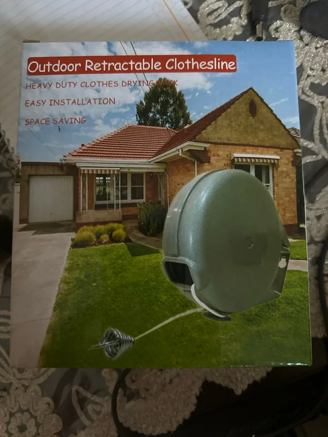 Outdoor Retractable Clothesline thumbnail