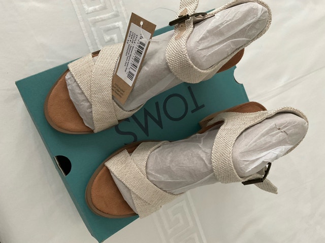 Tom’s Ladies Sandals Size 5.5 Beige - photo 3