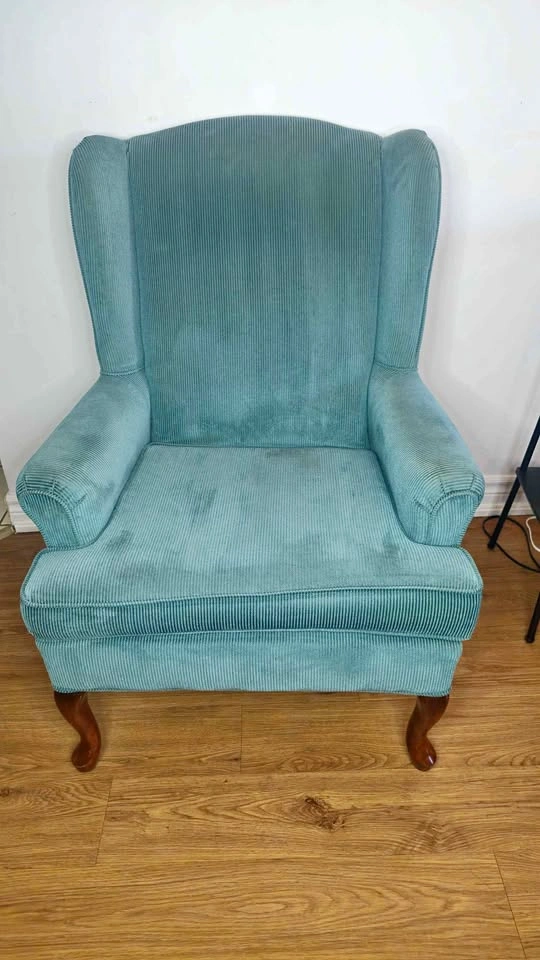 Vintage Style Wingback Accent Chair – Teal / Aqua