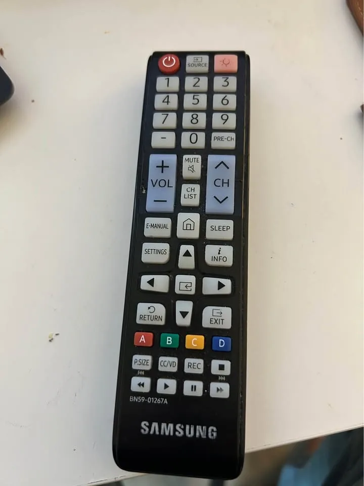 Samsung 32 inch TV with wall mount - photo 2