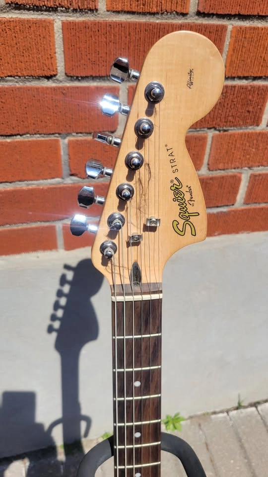 $280 Squier Stratocaster HSS Electric Guitar - Affinity Series - photo 4