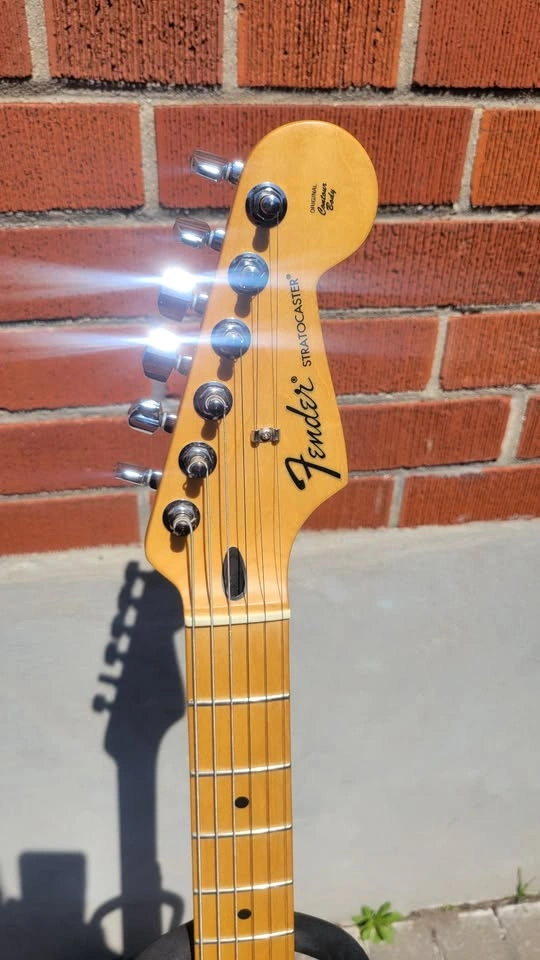 $750 Fender Stratocaster HSS Electric Guitar - Midnight Wine - photo 4