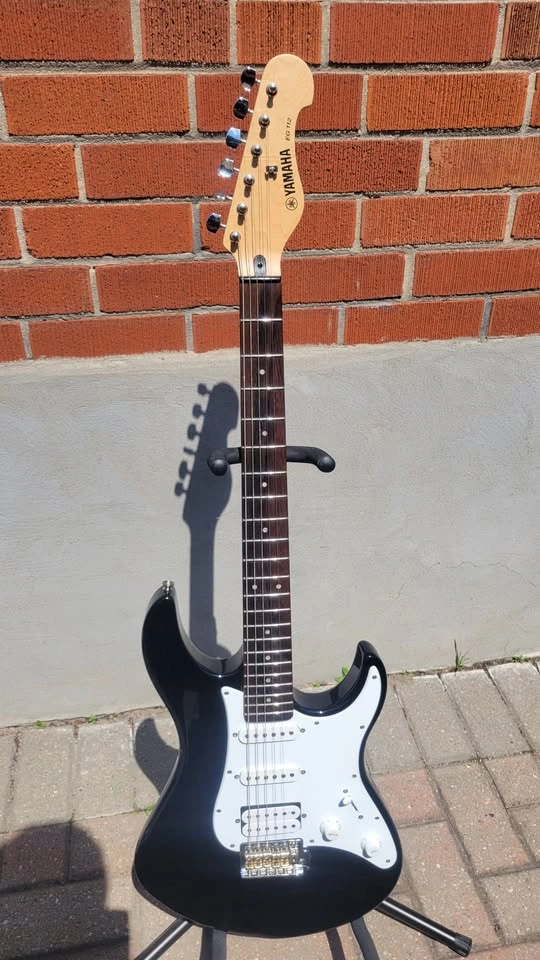 $250 Yamaha EG112 Electric Guitar - Black - photo 2