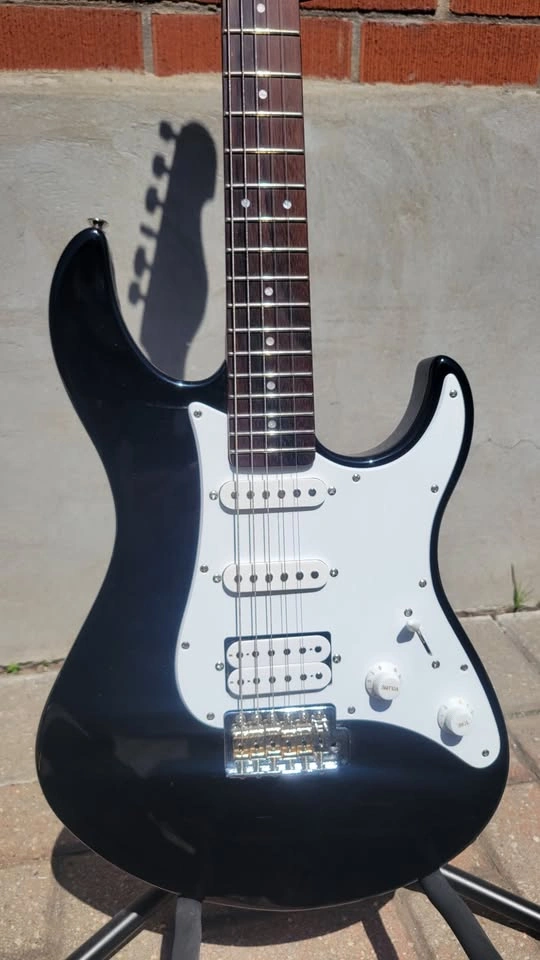 $250 Yamaha EG112 Electric Guitar - Black - photo 3