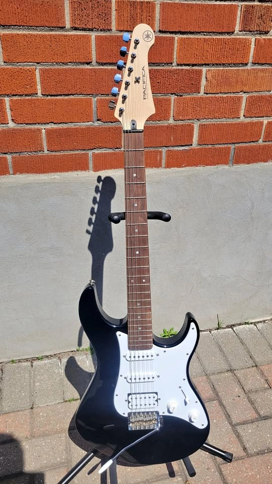 $250 Yamaha Pacifica PAC012 Electric Guitar – Black