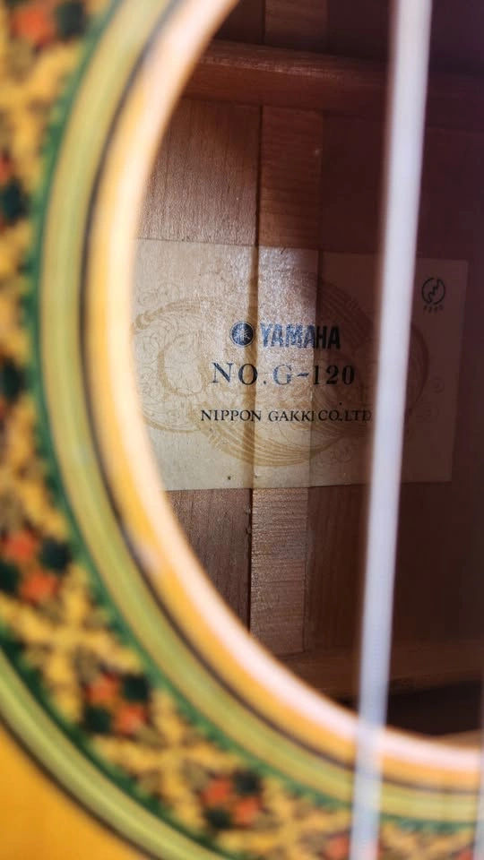 $1000 Yamaha G120 Classical Guitar – Natural - photo 4