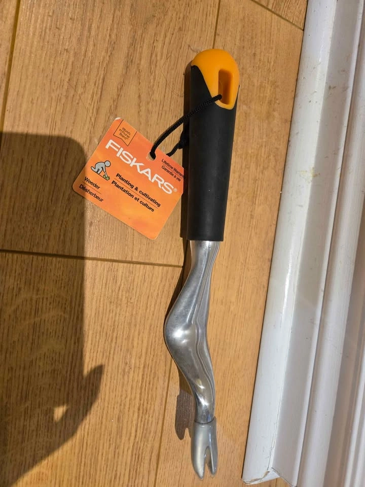 BNWT Fiskars Ergo Hand Weeder - photo 4