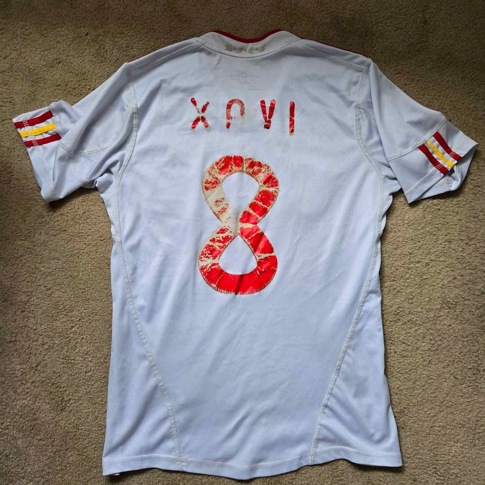 Spain World Cup Soccer Jersey - Men's Medium - photo 2