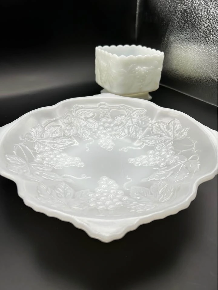 Vintage Anchor Hocking Milk Glass Set - photo 2