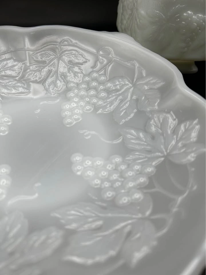 Vintage Anchor Hocking Milk Glass Set - photo 3
