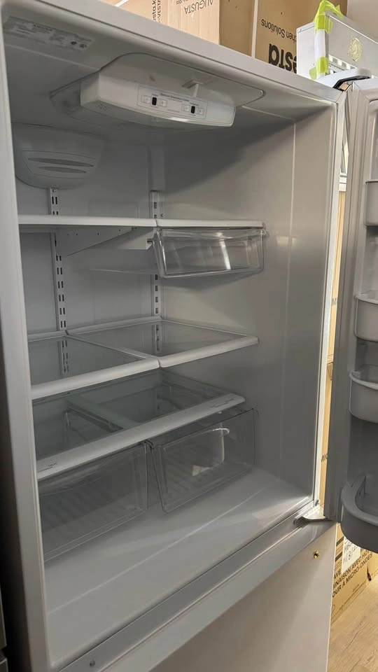 Amana Refrigerator 33" - photo 3