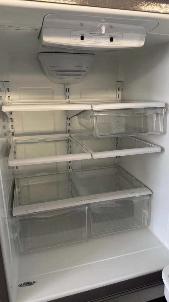 Whirlpool Fridge - photo 3