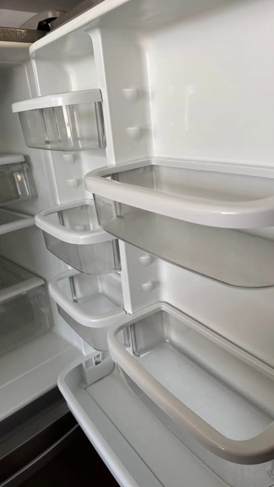 Whirlpool Fridge - photo 4