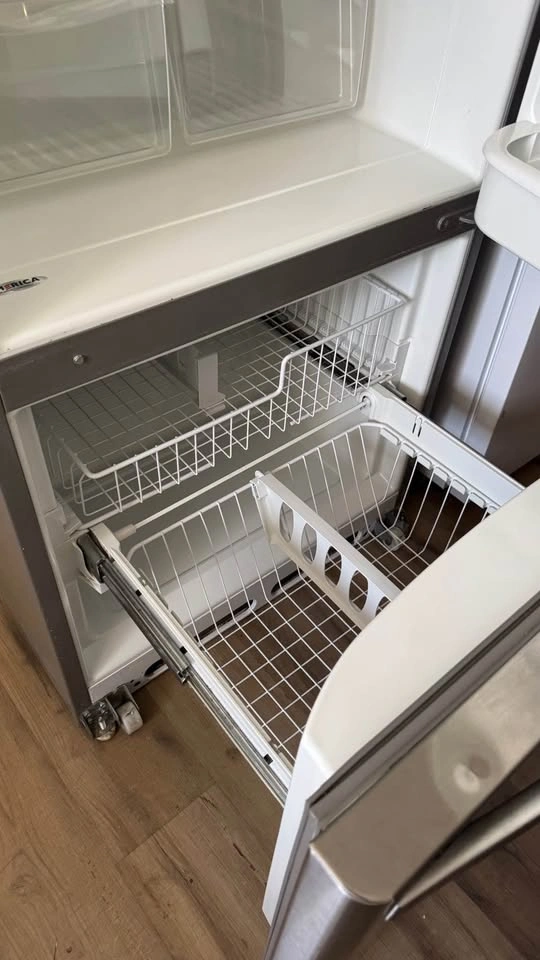 Whirlpool Fridge - photo 5