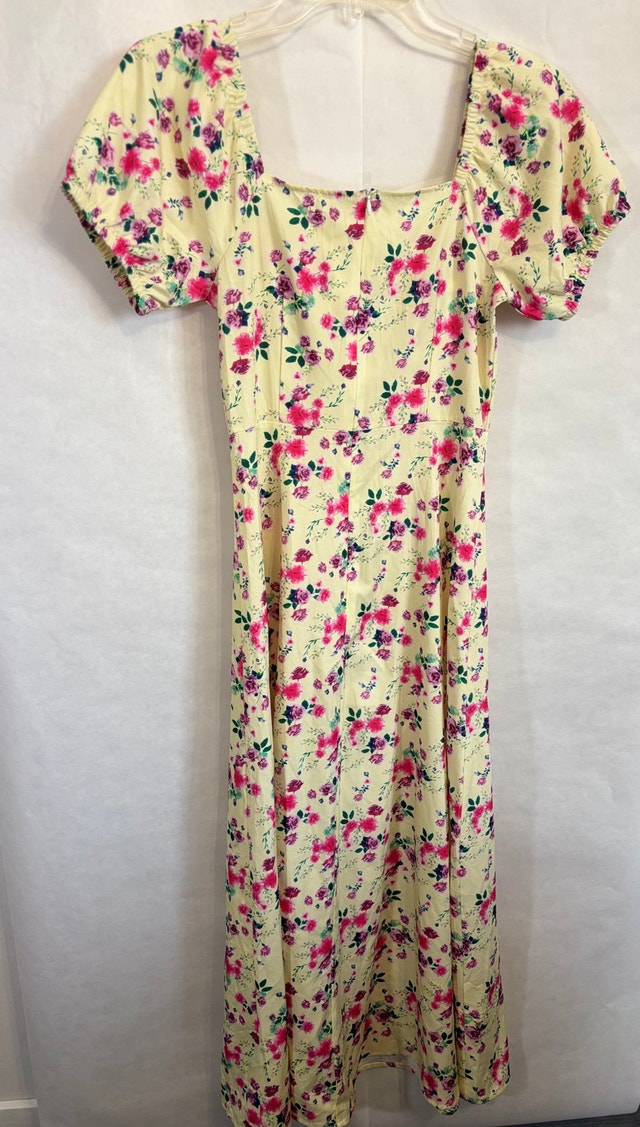 Aritzia Floral Dress - Size Medium