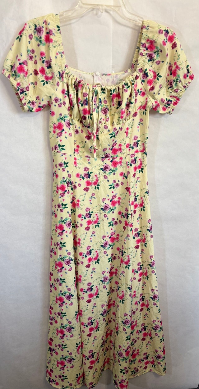 Aritzia Floral Dress - Size Medium - photo 2