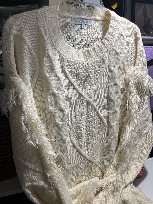 Miss Sparkling white knit sweater size large